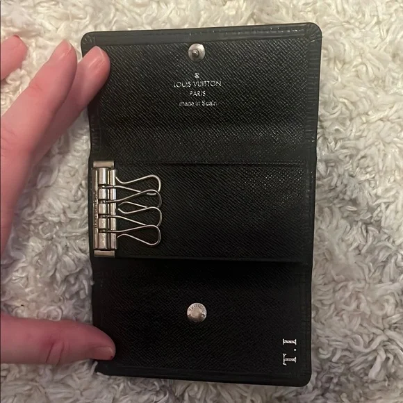 Louis Vuitton Black Epi Key Holder - Picture 4 of 10